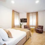 Casa de hóspedes Mariani Luxury In Center 4*