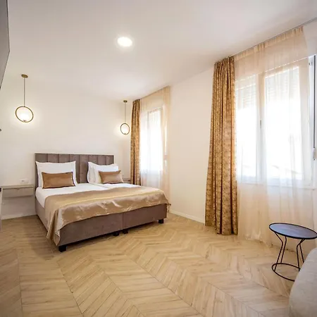 Mariani Luxury In Center *