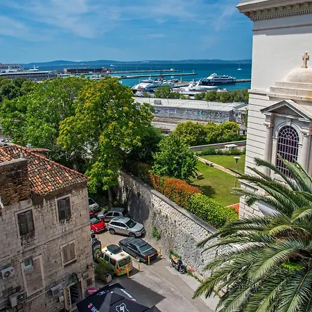Mariani Luxury In Center Penzion *