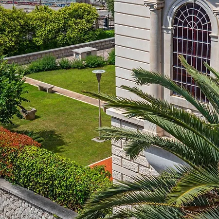 Mariani Luxury In Center Penzion 4*