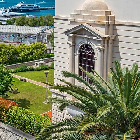 Mariani Luxury In Center Penzion 4*