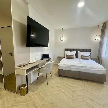 Mariani Luxury In Center Split