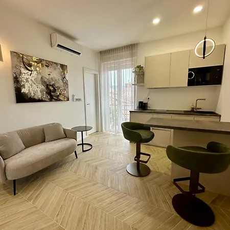 Mariani Luxury In Center *