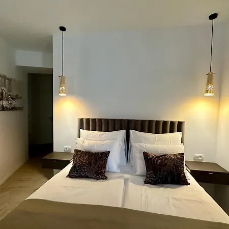 Mariani Luxury In Center Split