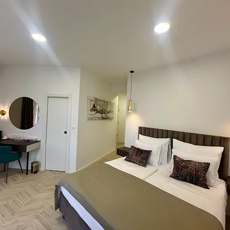 Mariani Luxury In Center *