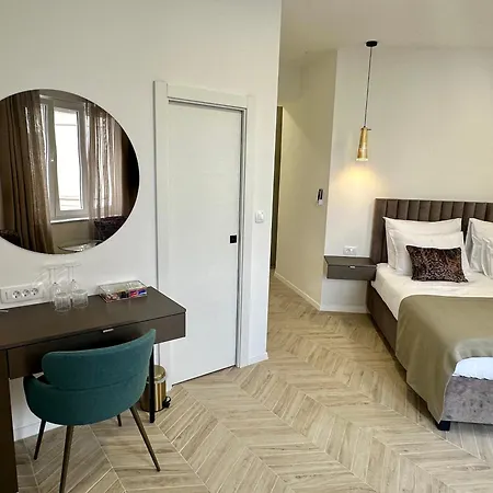 Mariani Luxury In Center Split