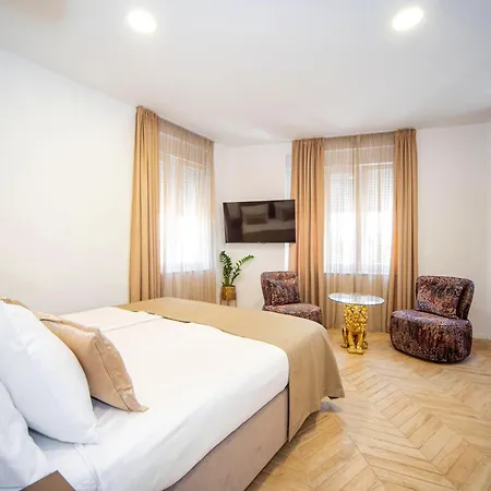 בית הארחה Mariani Luxury In Center 4*